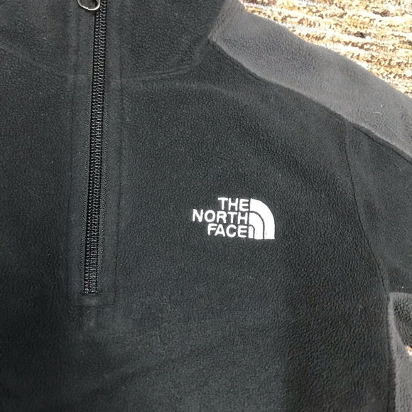 The North Face pull over - Picture 2 of 4
